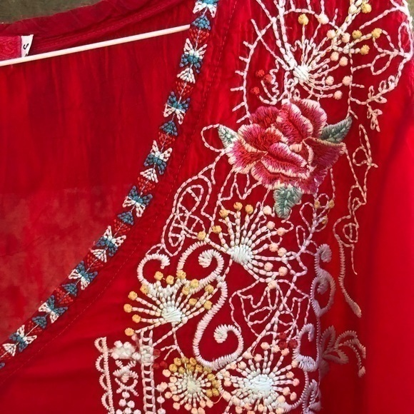 Johnny Was bright red and white embroidered shirt size small 100% rayon - Picture 3 of 5